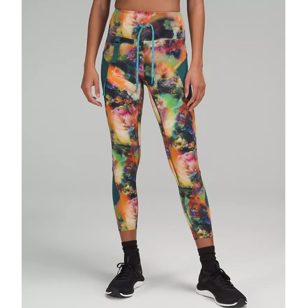 Lululemon Cargo Super High Rise Hiking Tight 25” size 4 in sunbeam floral
